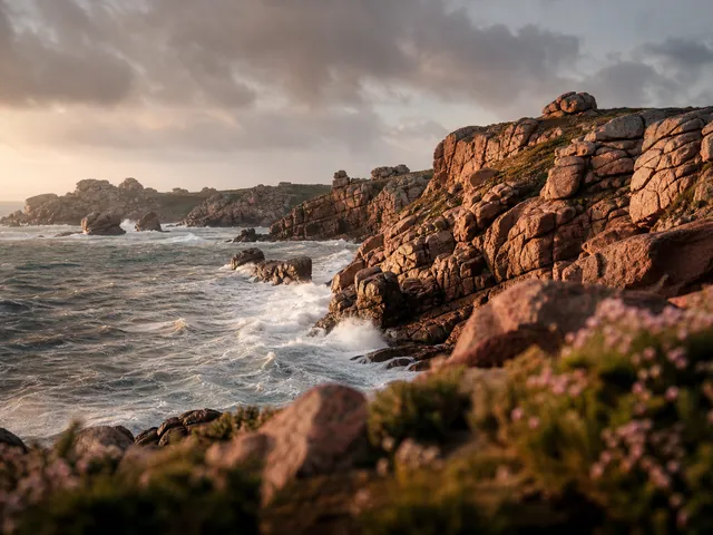 Côte bretonne et falaises de granit